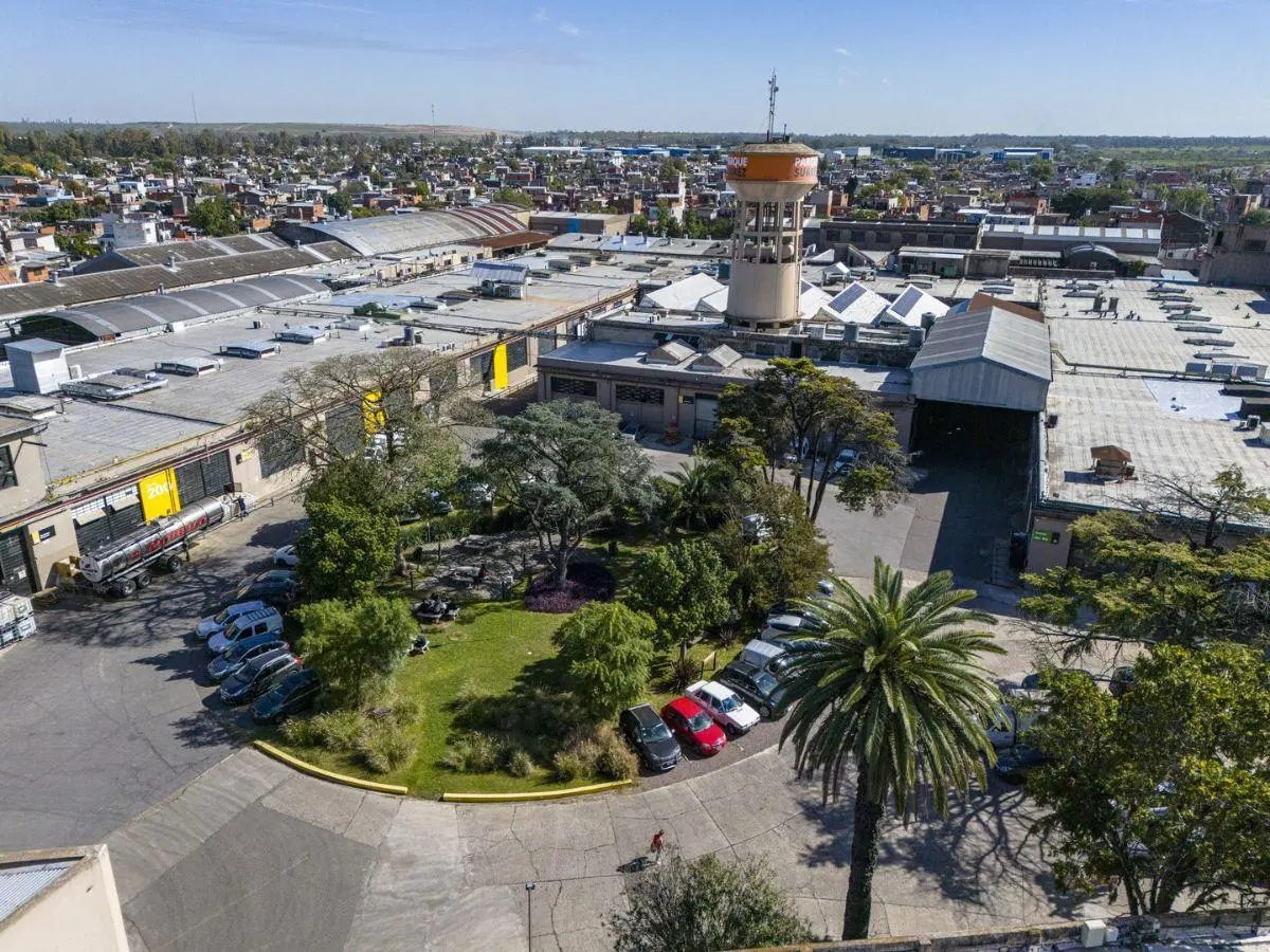 Depósito en alquiler en Parque Suárez – 1185 m², planta libre, operación 24/7, J. León Suárez 4