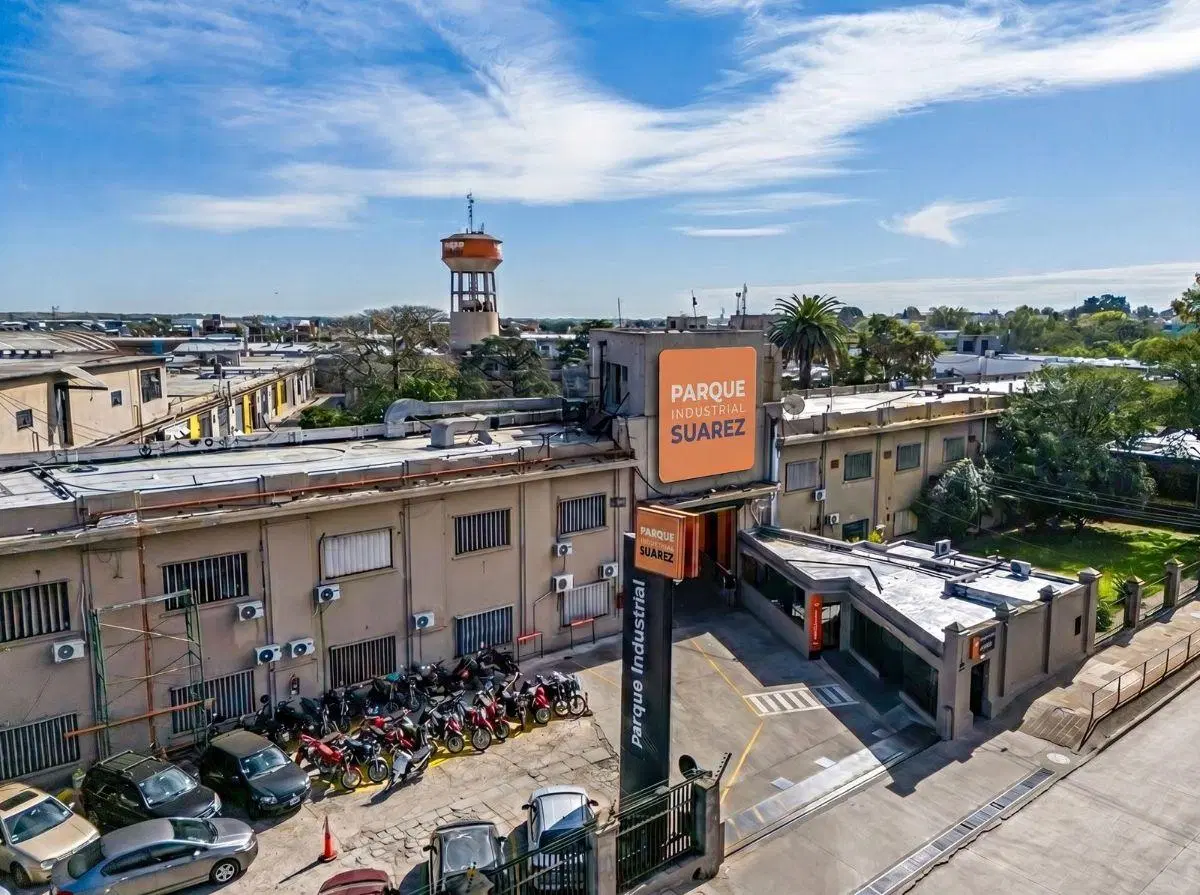 Depósito en alquiler en Parque Suárez – 1185 m², planta libre, operación 24/7, J. León Suárez 2
