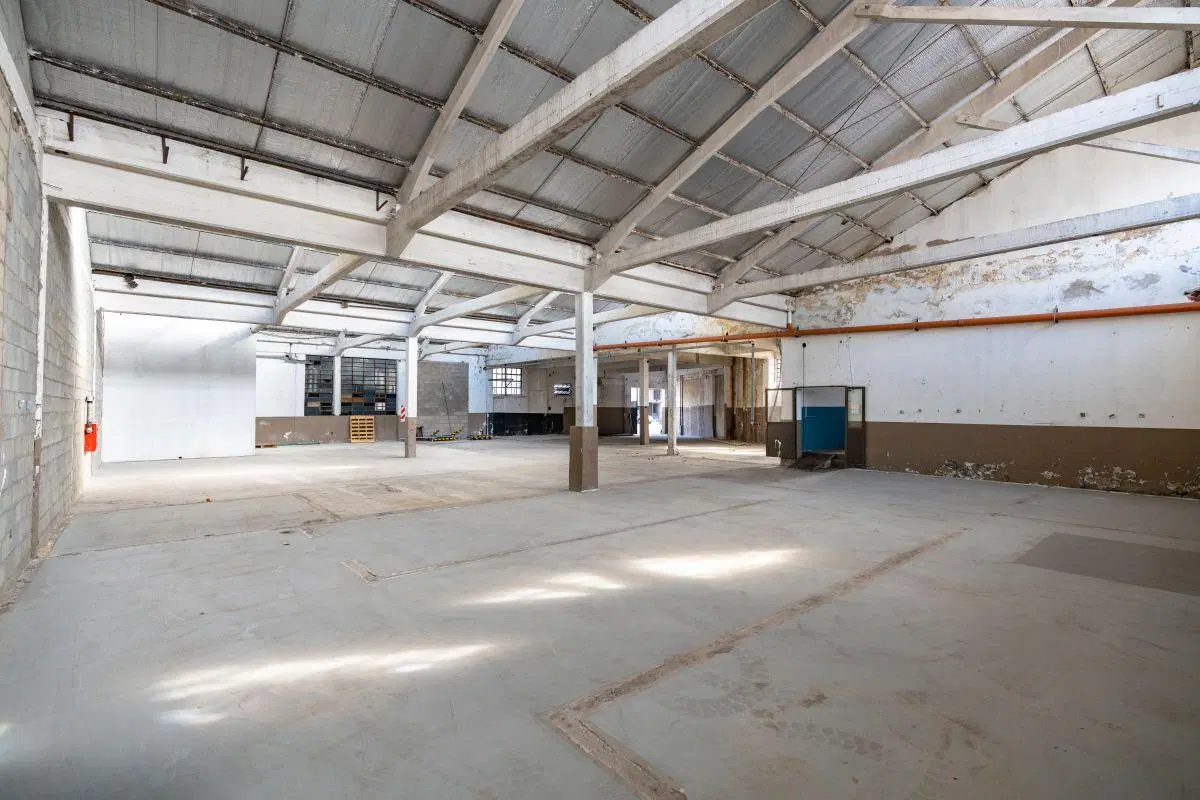 Depósito en Alquiler en Parque Suárez – 655 m², Planta Baja, Operación 24/7, J. León Suárez 2