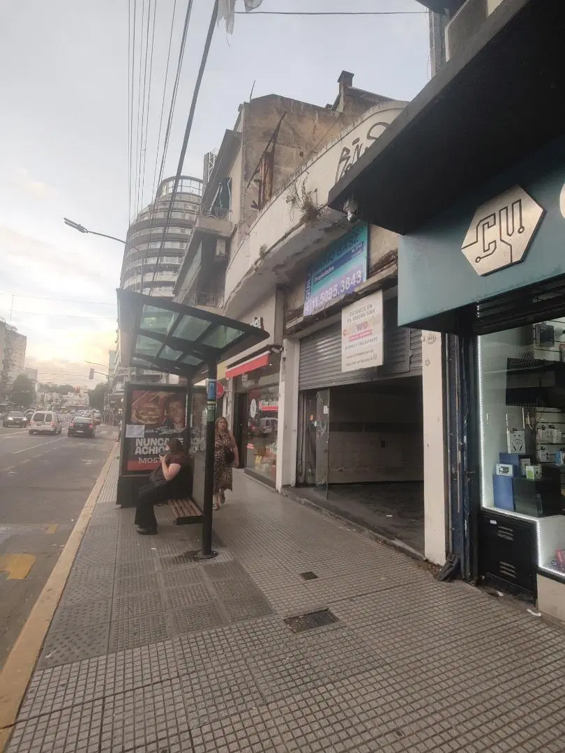 Excelente Local en plena zona Comercial Villa Urquiza 2