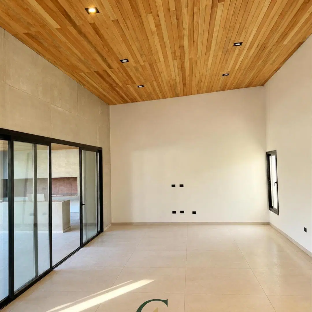 Casa a estrenar en El Terrón | Salida directa al golf y vista a las sierras 1