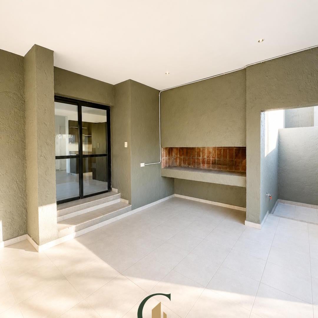 Foto de Dúplex en La Cuesta - Pileta y jardín plano, imagen 5
