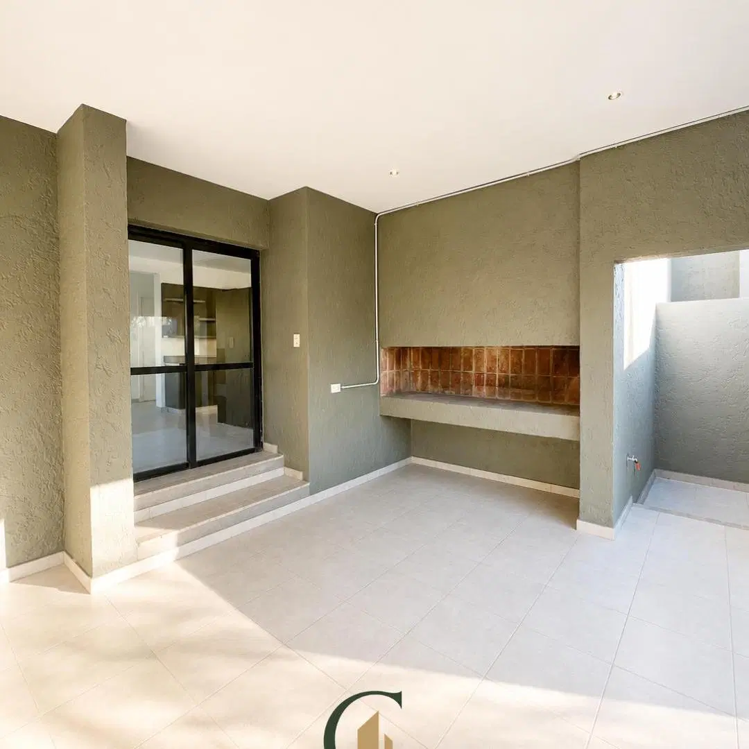 Dúplex en La Cuesta - Pileta y jardín plano 5