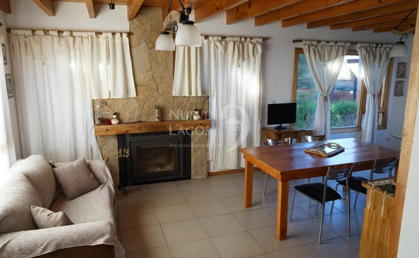 venta de casa, dos locales y dos departamentos sobre ruta 63 en Meliquina 4