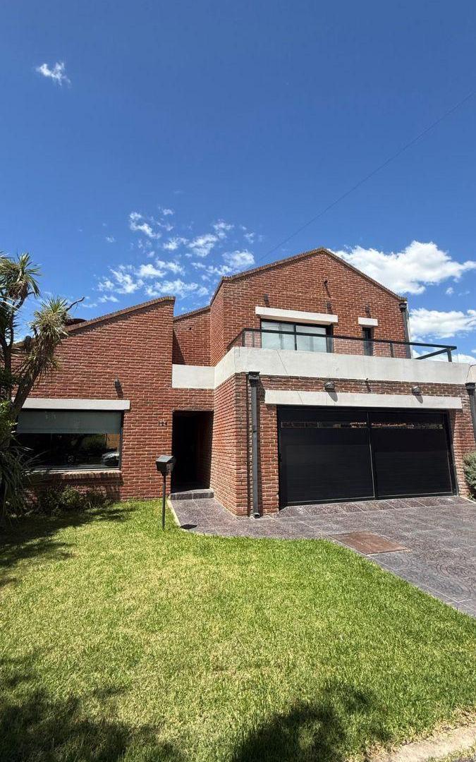 Chalet en Venta de 4 ambientes