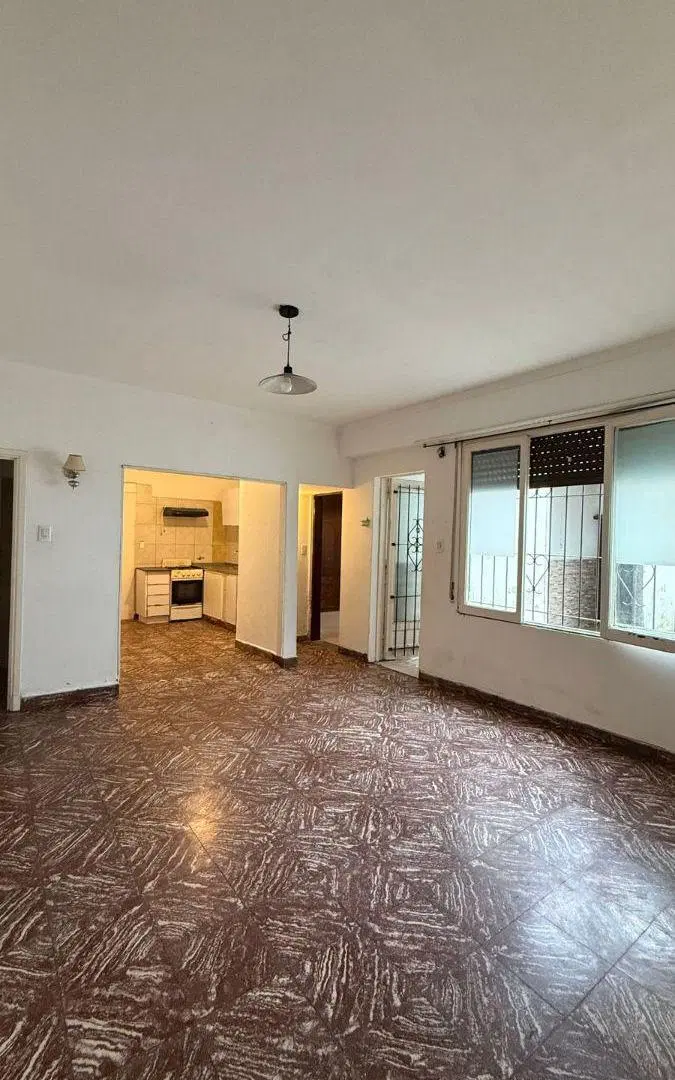 Local con departamento de 3 ambientes en venta 2