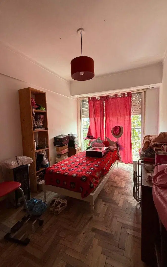 Departamento de tres ambientes al frente con balcón 8