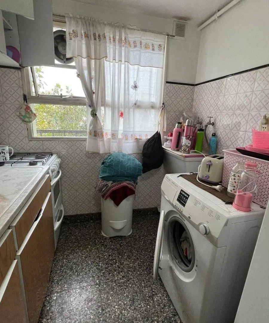 Departamento de tres ambientes al frente con balcón 2