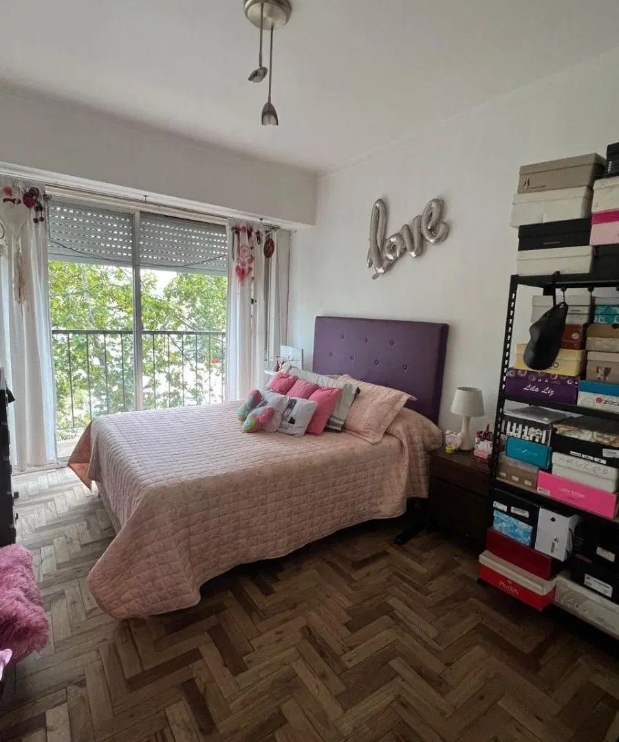 Departamento de tres ambientes al frente con balcón 4
