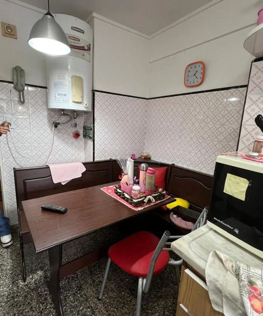 Departamento de tres ambientes al frente con balcón 5