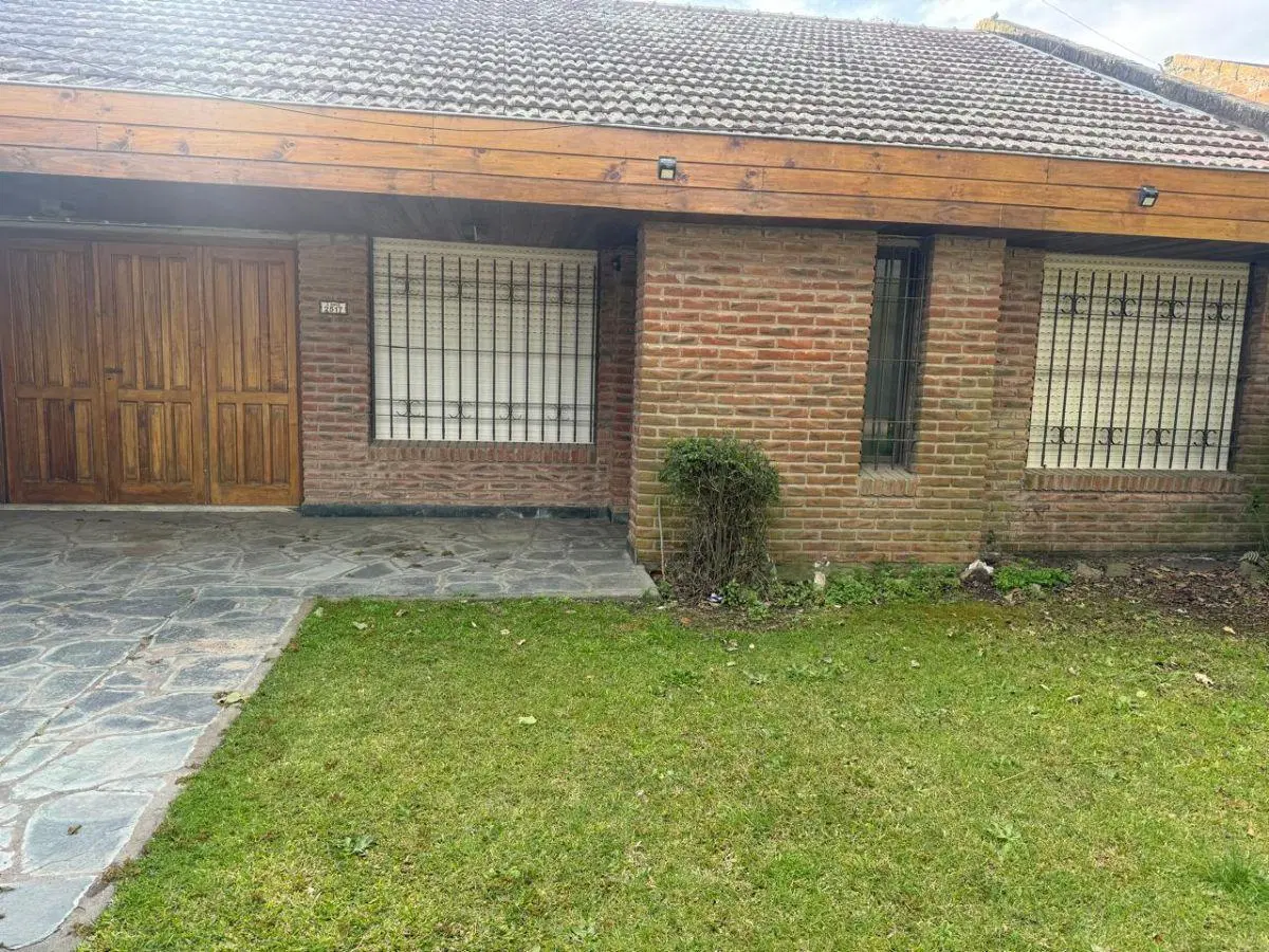 Chalet de tres ambientes en Barrio Zacagnini 4