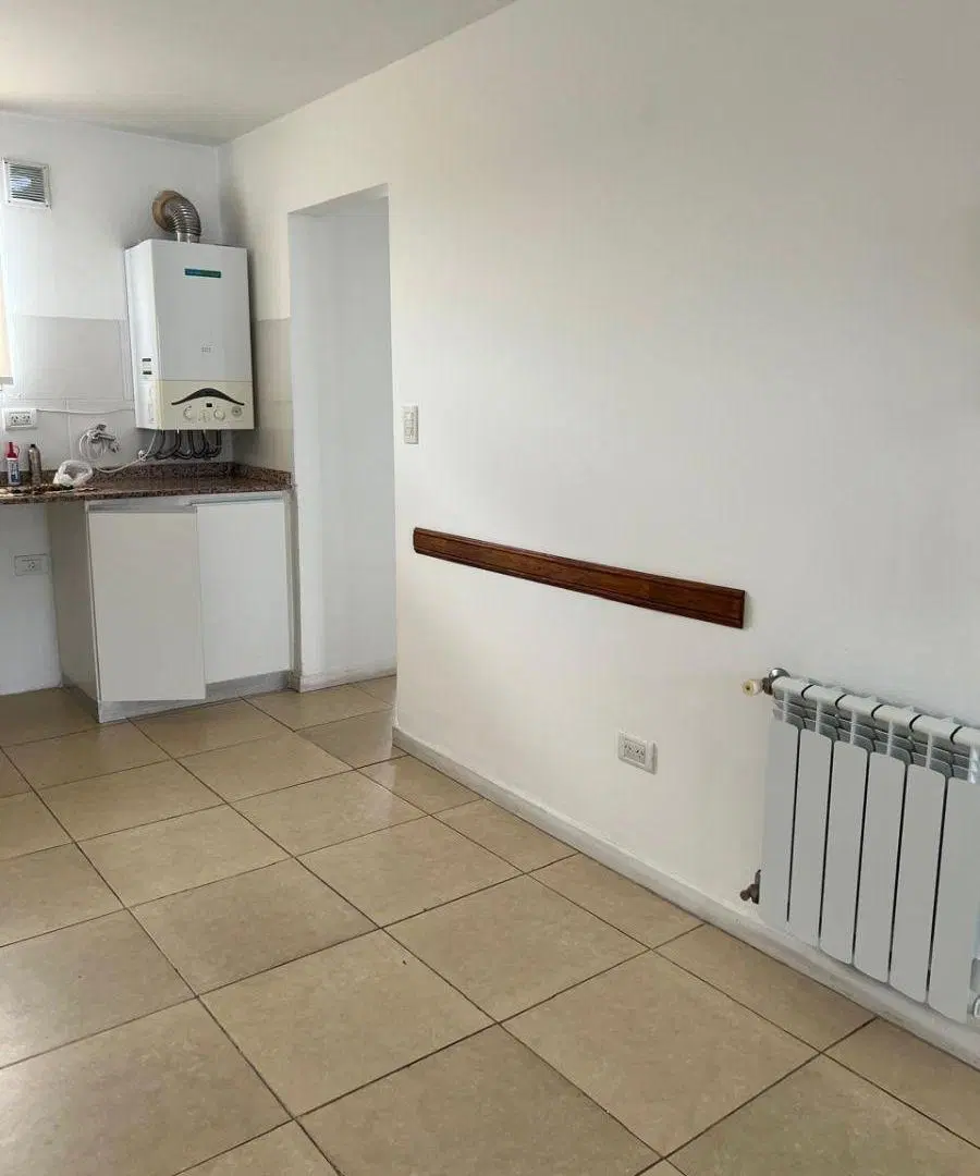 Departamento en alquiler de dos ambientes con espacio de cochera descubierta 4