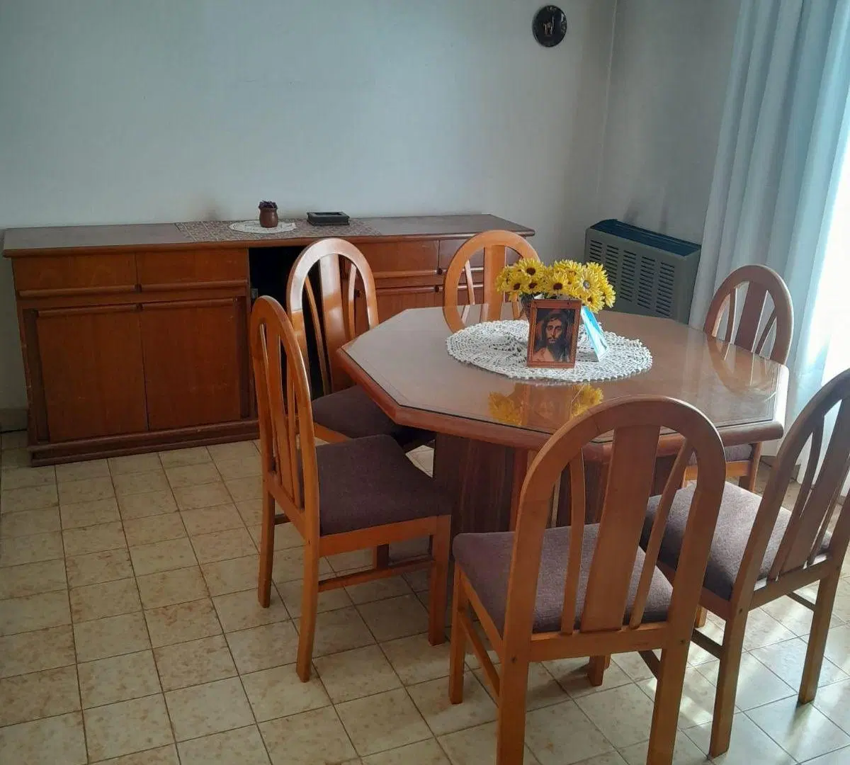 Casa en Barrio Bernardino Rivadavia. Tres ambientes, garage y parque trasero. Apto Crédito 8