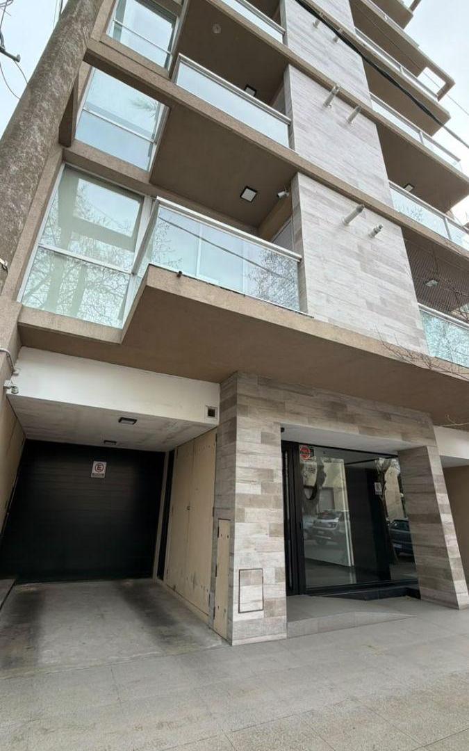 Foto de Venta Semipiso 3 ambientes al frente con cochera, imagen 1