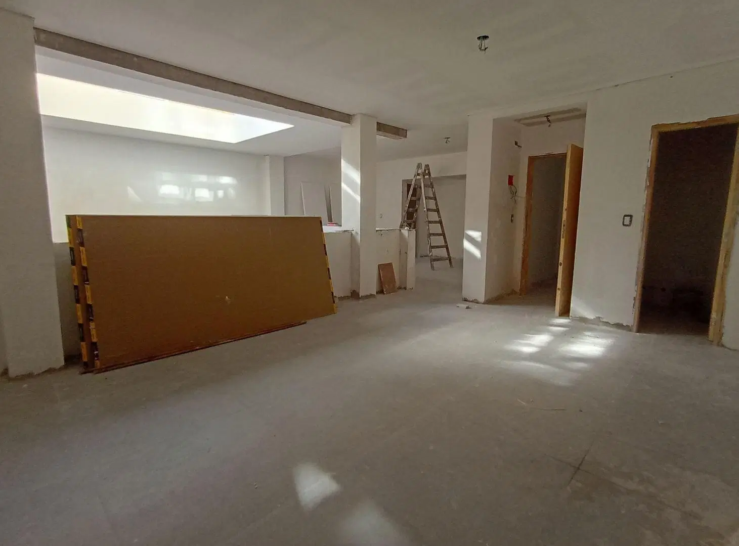 Edificio corporativo en block y local comercial 6