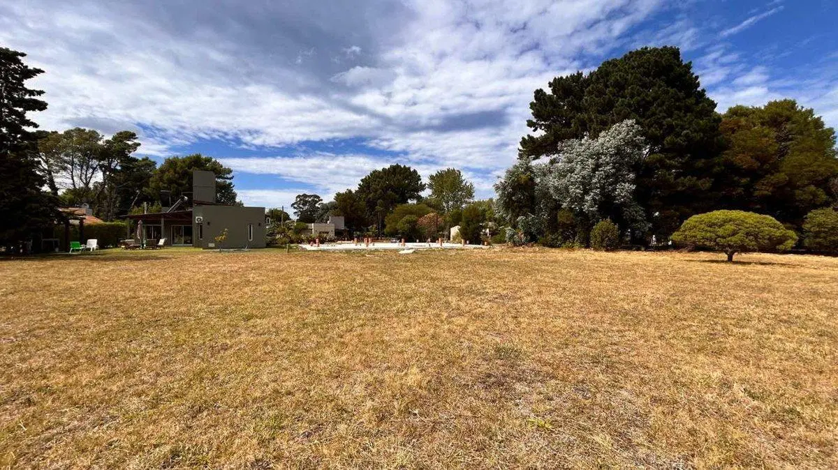 VENTA LOTE 420M2 EN LAS LOMAS MIRAMAR 4