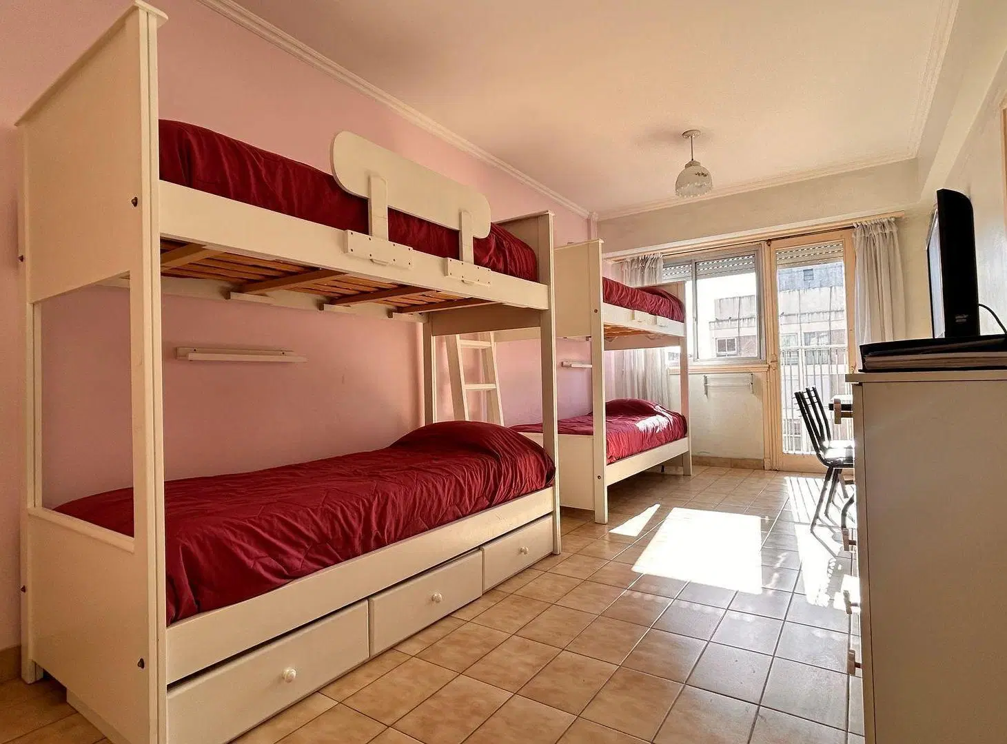 VENTA MONOMBIENTE ZONA GUEMES FRENTE 3
