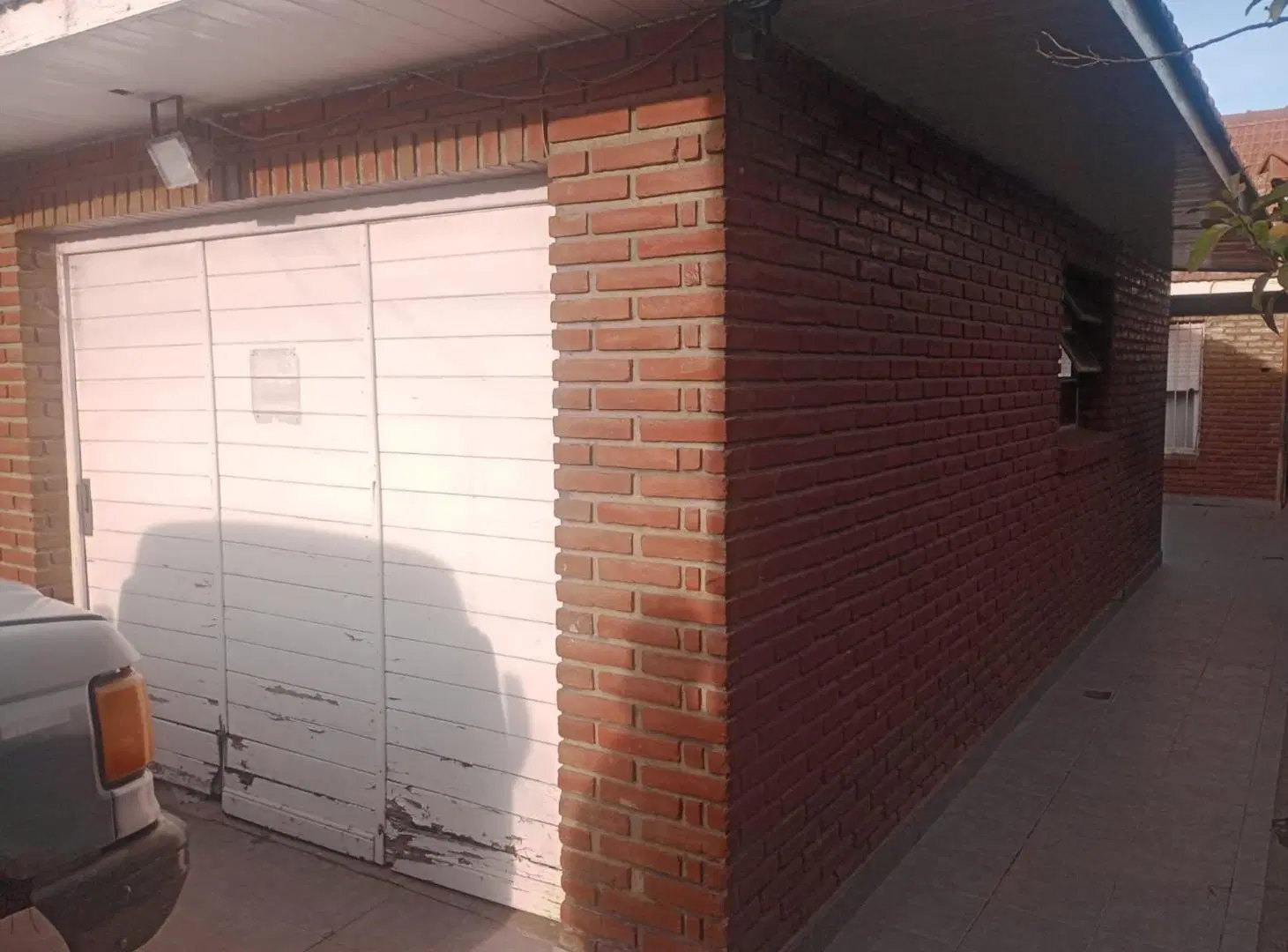 VENTA DE CASA EN BLOCK- 2 CASAS DE 3 AMB. - 8