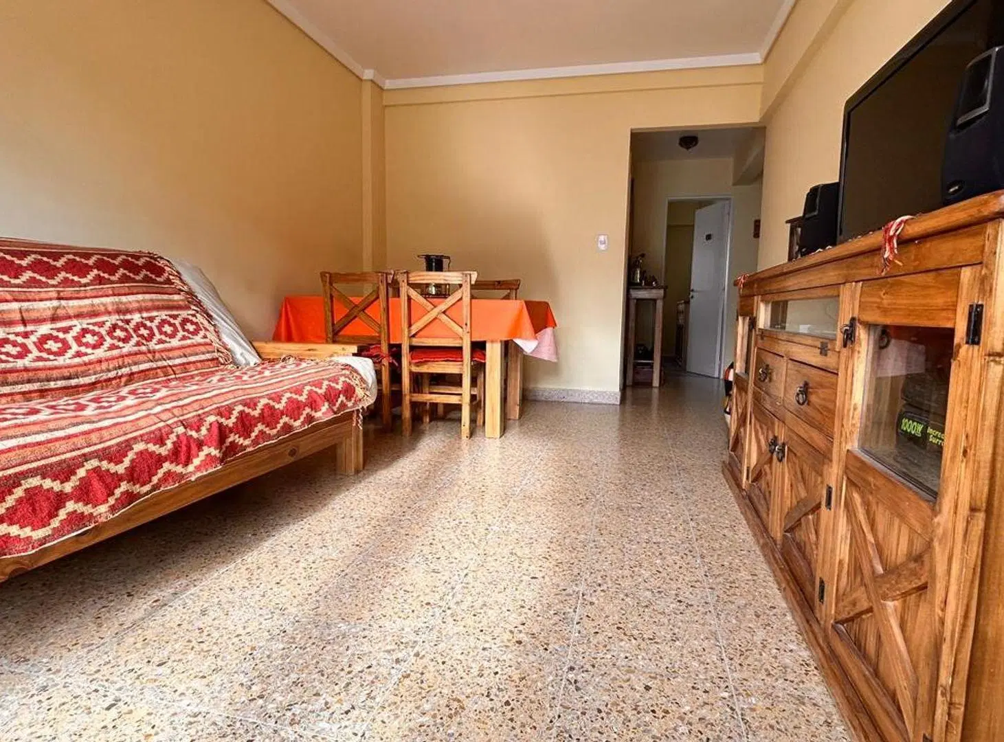 ALQUILER 2 AMBIENTES FRENTE CON BALCON 3