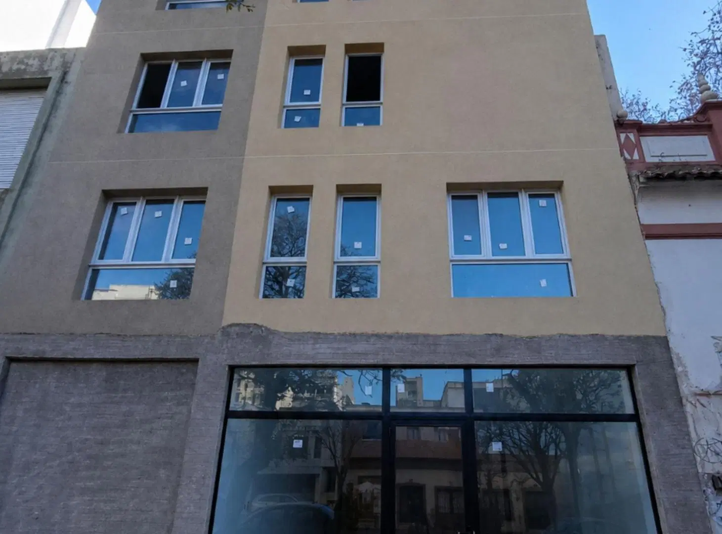Edificio corporativo en block y local comercial 5