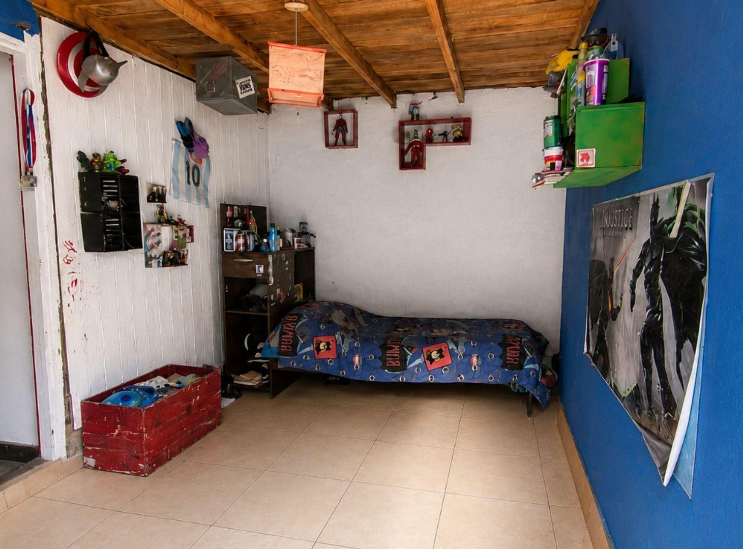 Foto de VENTA - Casa a reciclar con patio, imagen 3