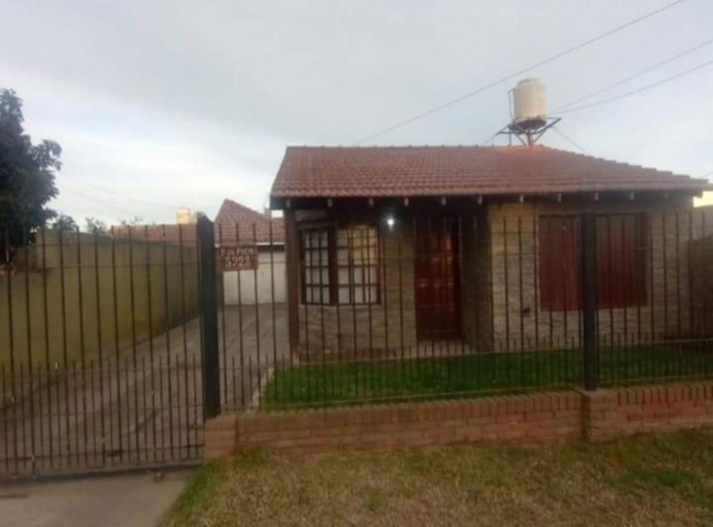 Foto de VENTA DE CASA EN BLOCK- 2 CASAS DE 3 AMB. -, imagen 1