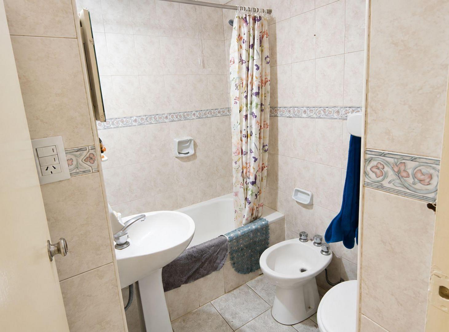 Foto de VENTA - 2 Amb. al frente, invertido - CENTRO, imagen 3