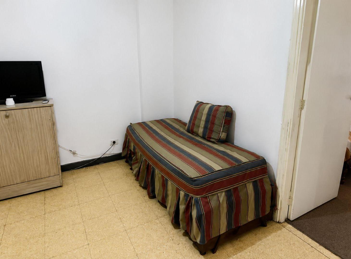 Foto de VENTA - 2 Amb. al frente, invertido - CENTRO, imagen 2