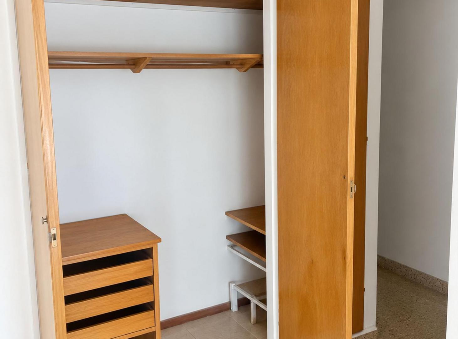 Foto de VENTA- MONOAMBIENTE CON COCINA SEPARADA Y PLACARD, imagen 5