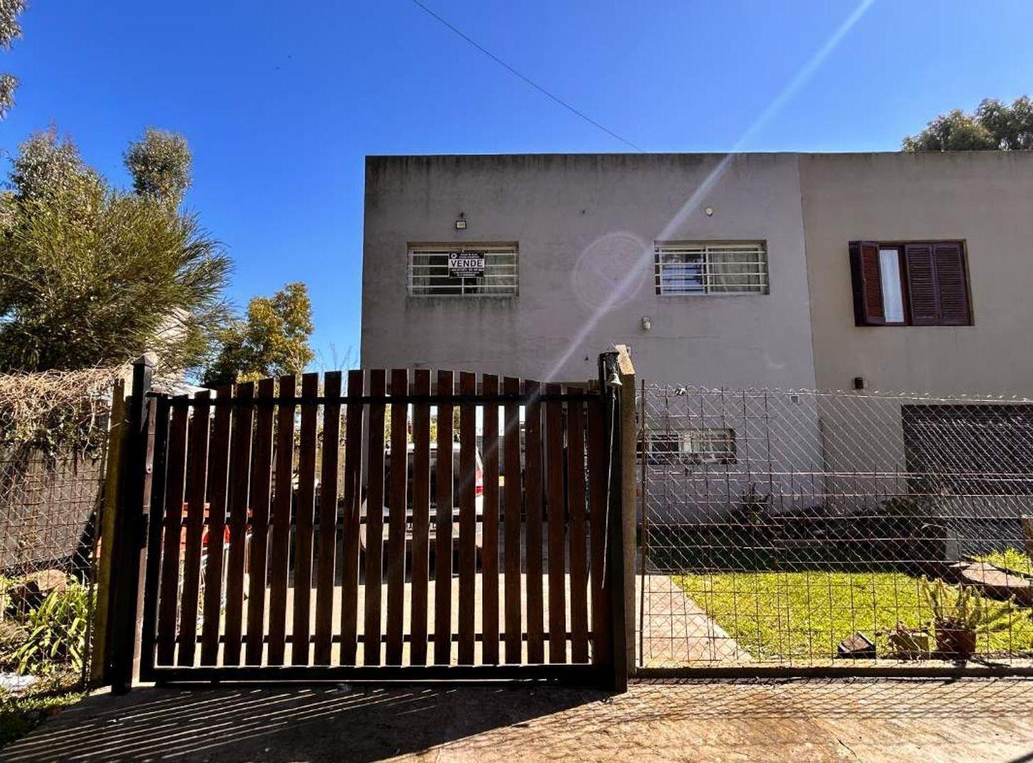 Foto de CASA 4 AMBIENTES CON JARDIN BARRIO LAS MARGARITAS, imagen 1