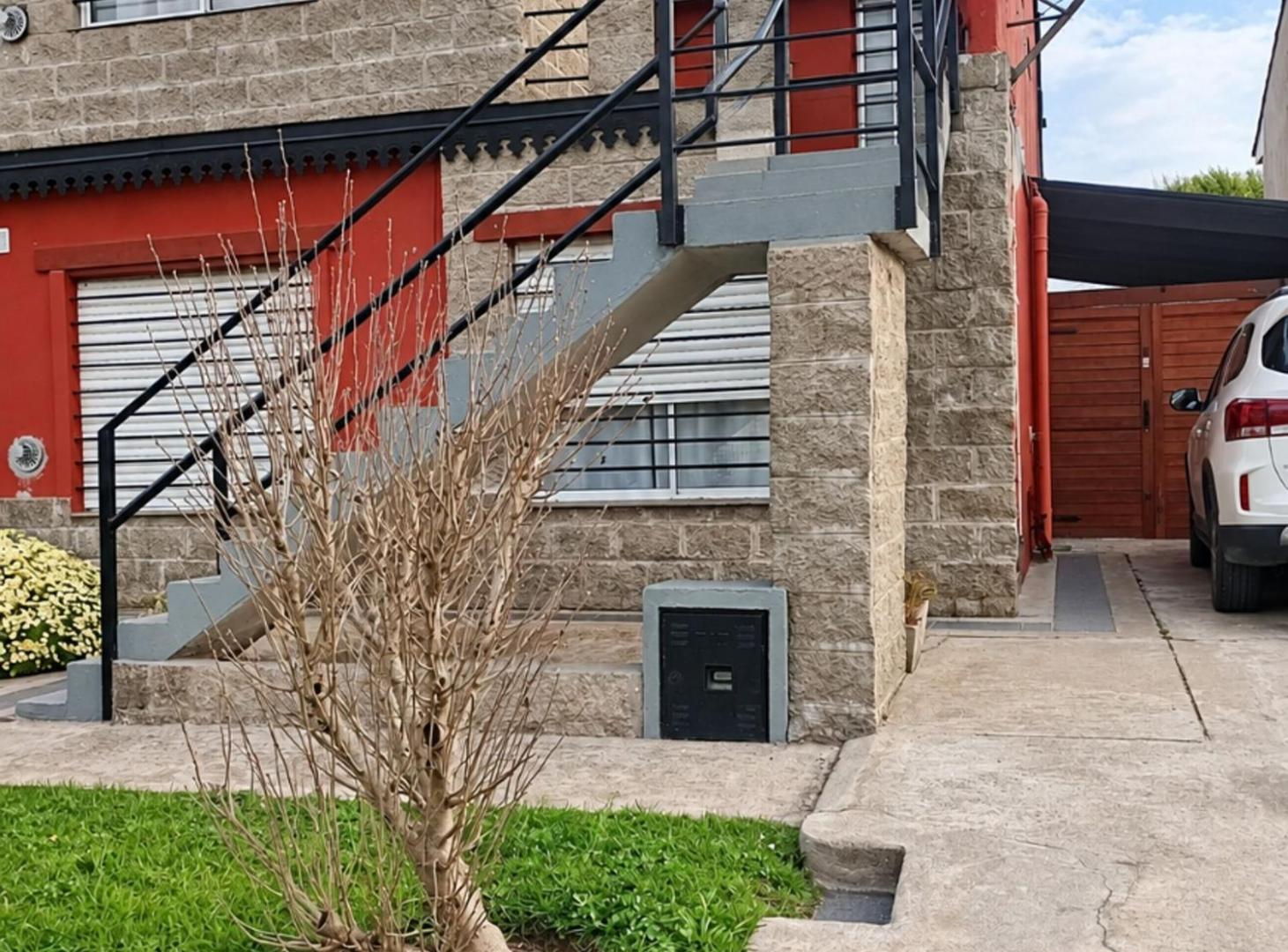 Foto de VENTA- CASA EN BLOCK 6 DORMITORIOS, 4 BAÑOS- FARO, imagen 1
