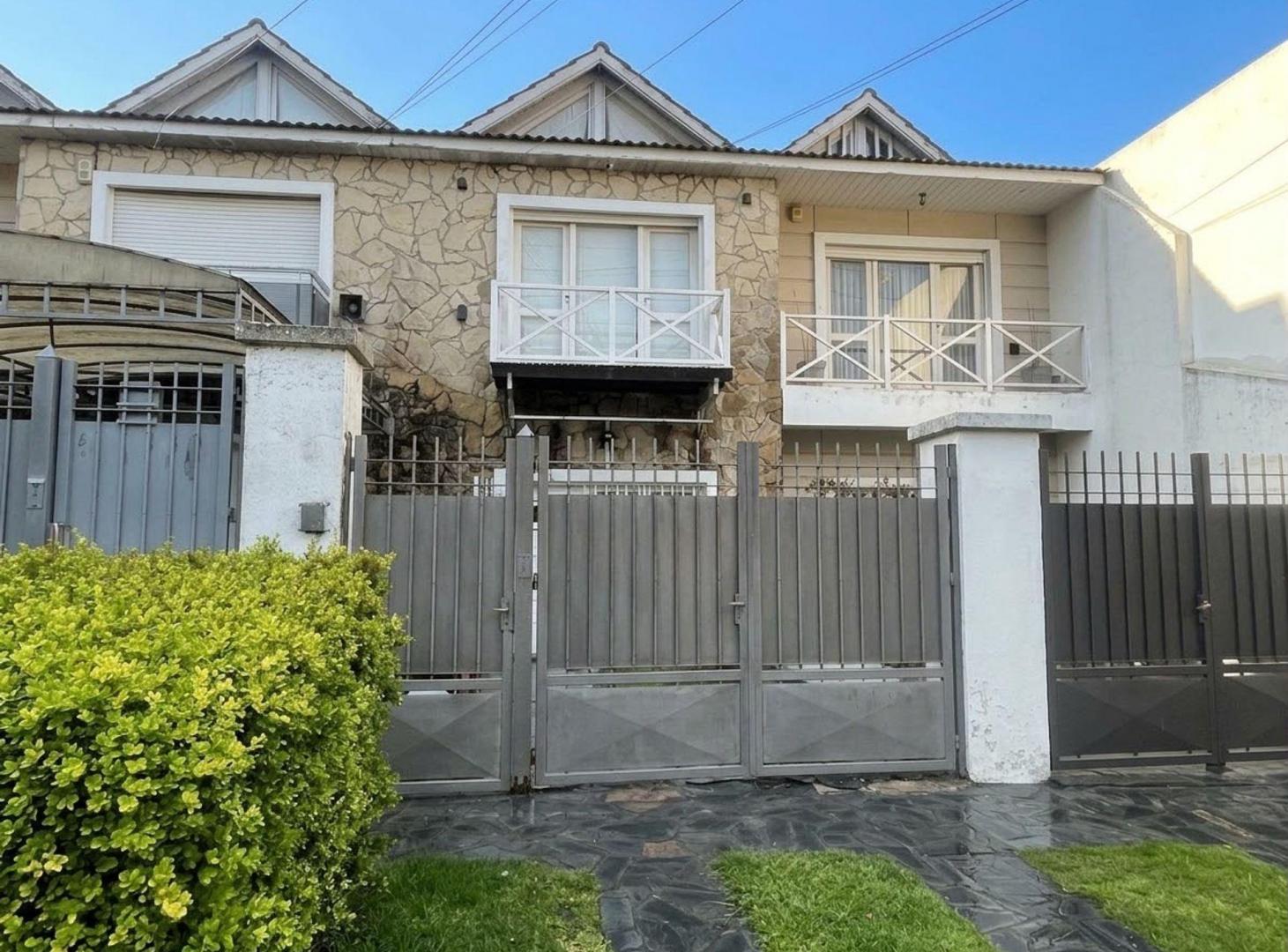 Foto de VENTA DUPLEX DE 3 PLANTAS CON PATIO Y PARRILLA, imagen 1