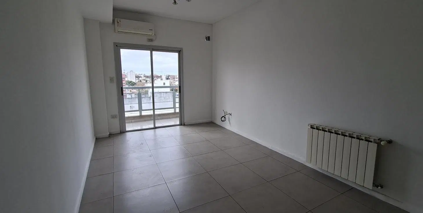 Departamento 2 ambientes con cochera en alquiler en Wilde 5