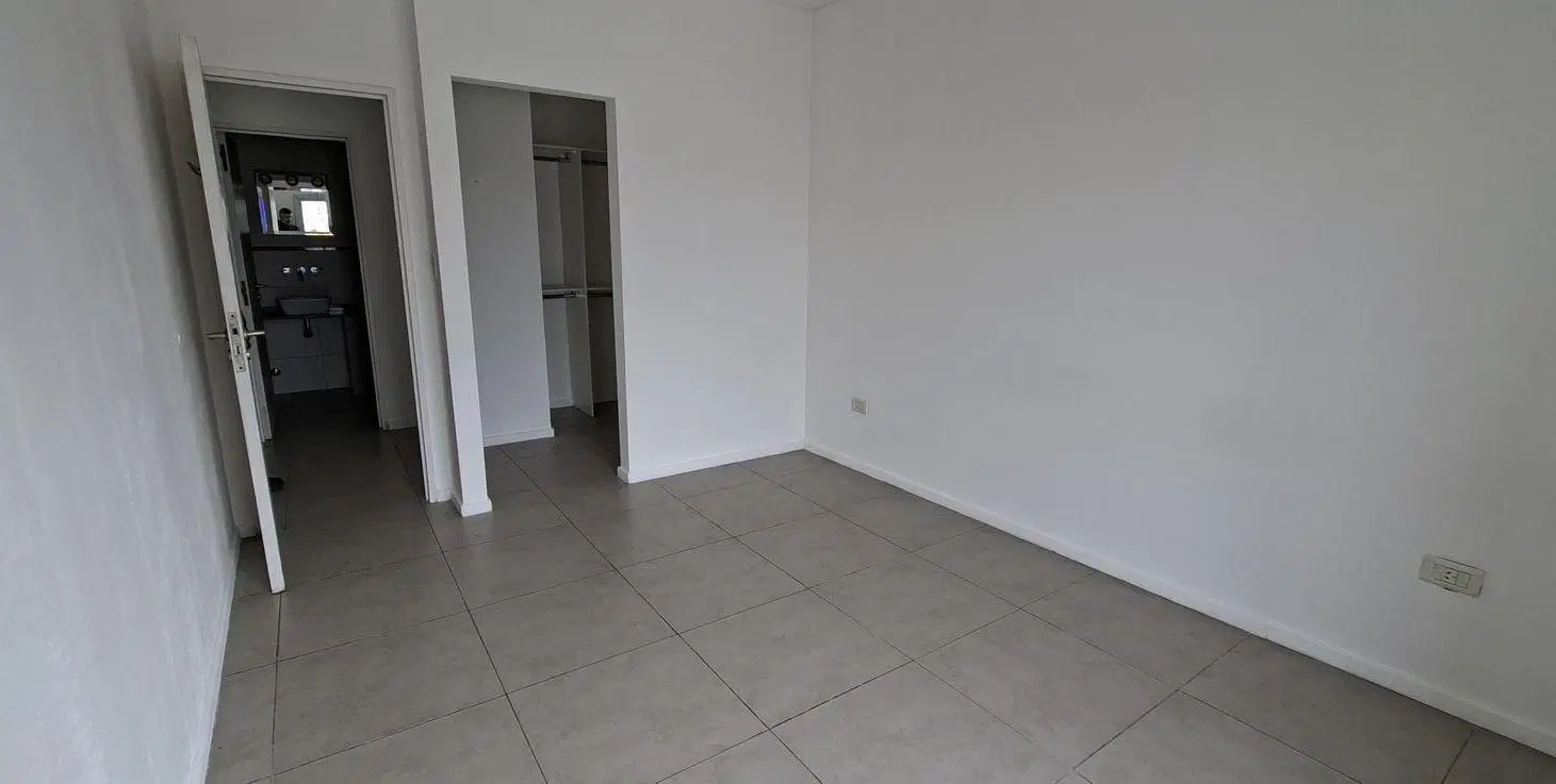 Departamento 2 ambientes con cochera en alquiler en Wilde 2