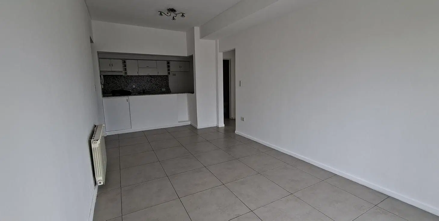 Departamento 2 ambientes con cochera en alquiler en Wilde 3