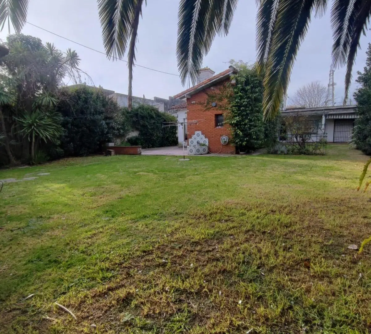 Casa sobre 2 lotes en Miramar, ideal clínica o geriátrico! A pasos del Skatepark! 3