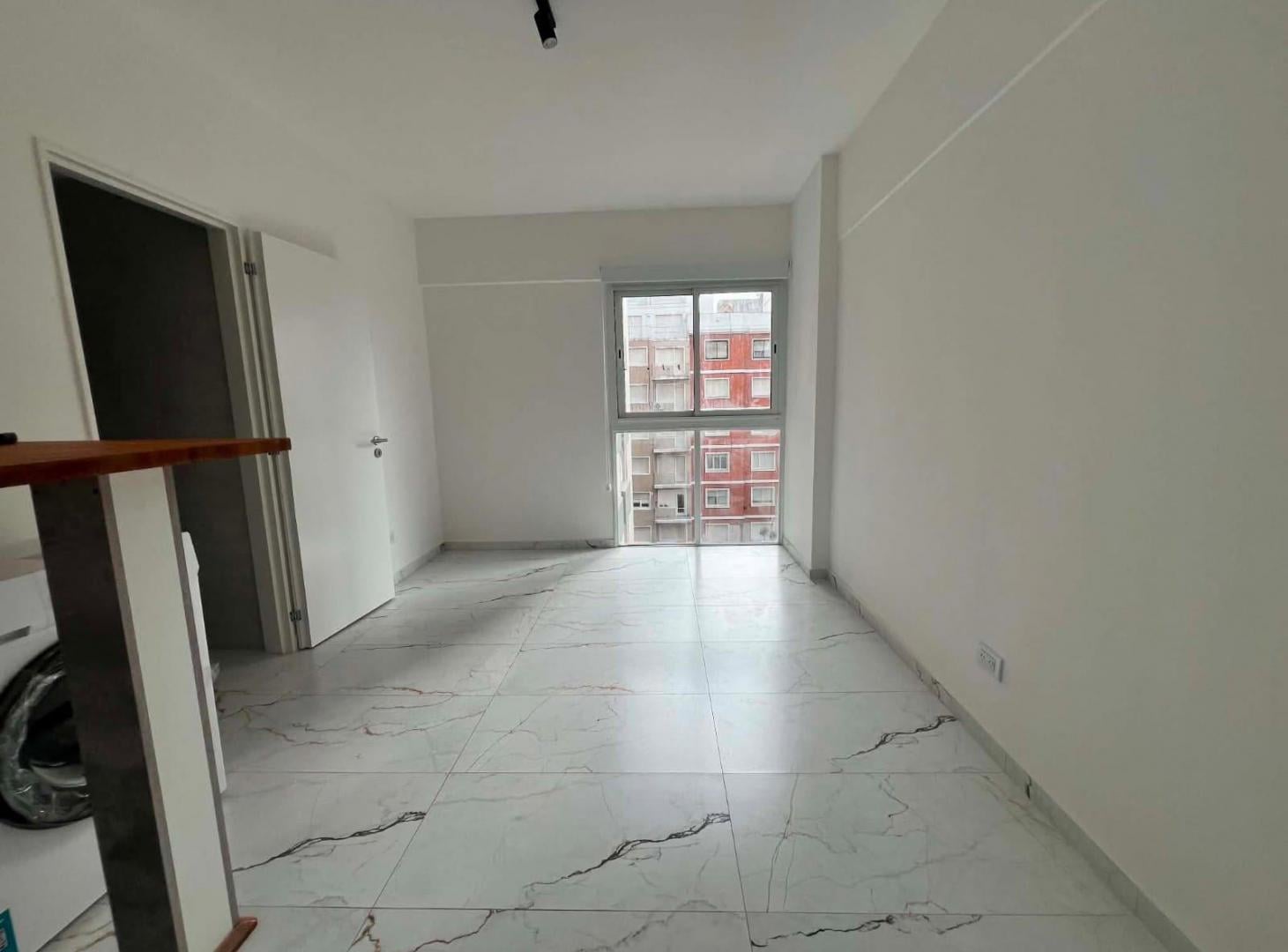 Foto de Monoambiente con vista lateral al mar – Av. Colón 1300, imagen 1