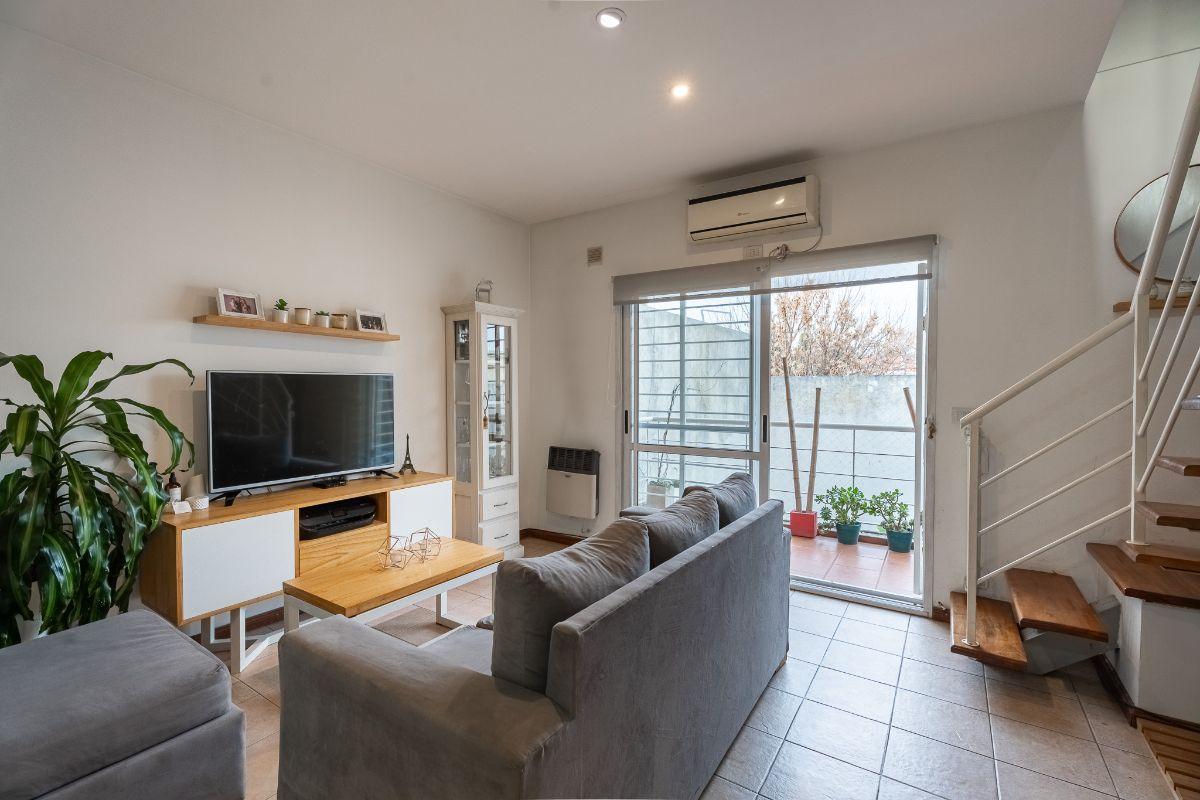 Foto de PH en VENTA en MONTECASTRO CON TERRAZA Y PARRILLA, imagen 4