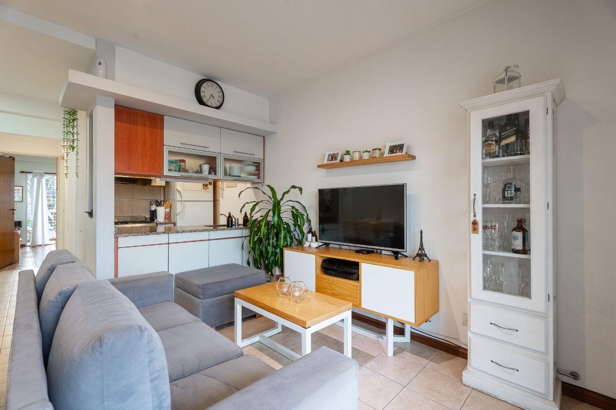 Foto de PH en VENTA en MONTECASTRO CON TERRAZA Y PARRILLA, imagen 2