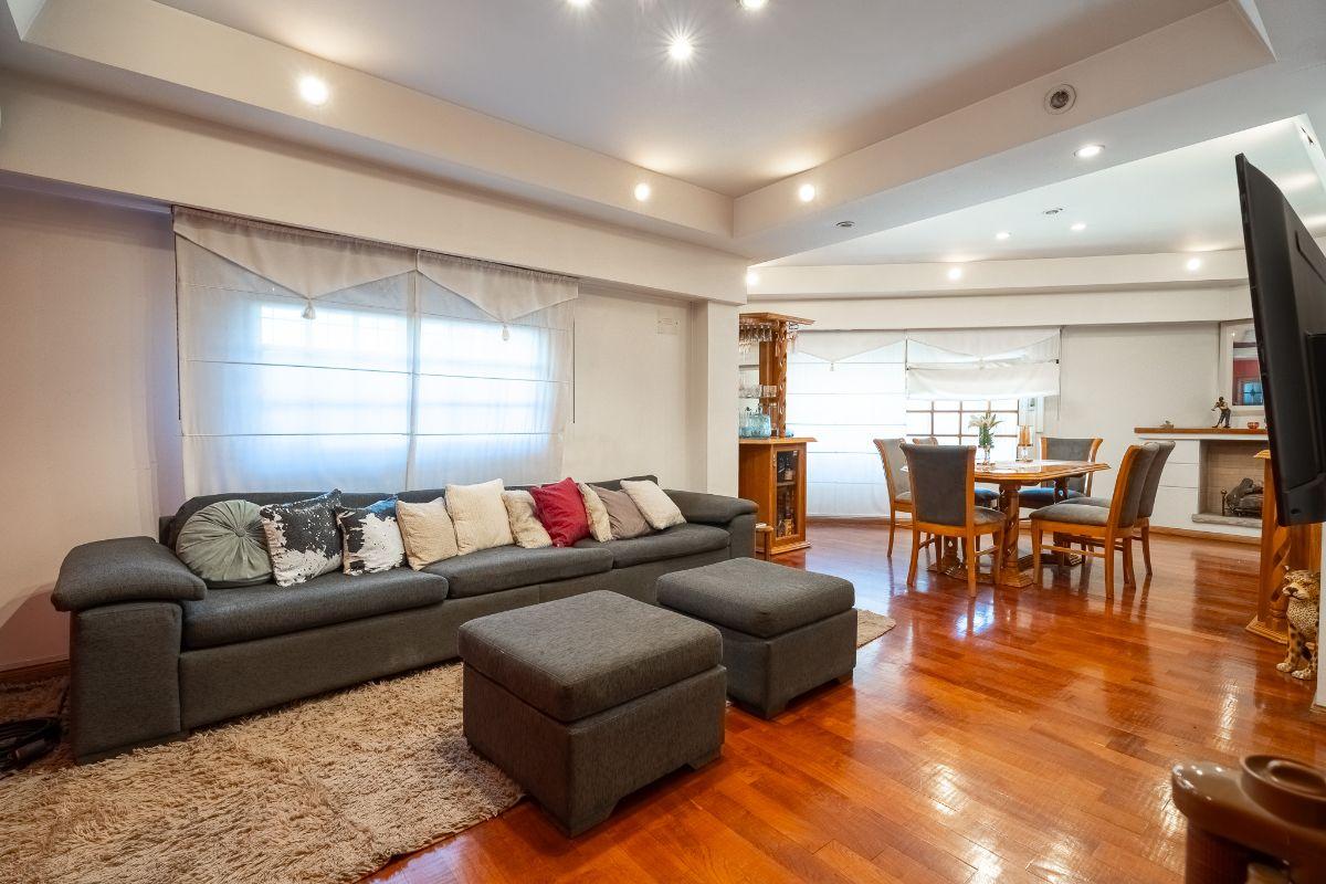 Foto de Casa en Venta en Liniers con terraza y cochera, imagen 2