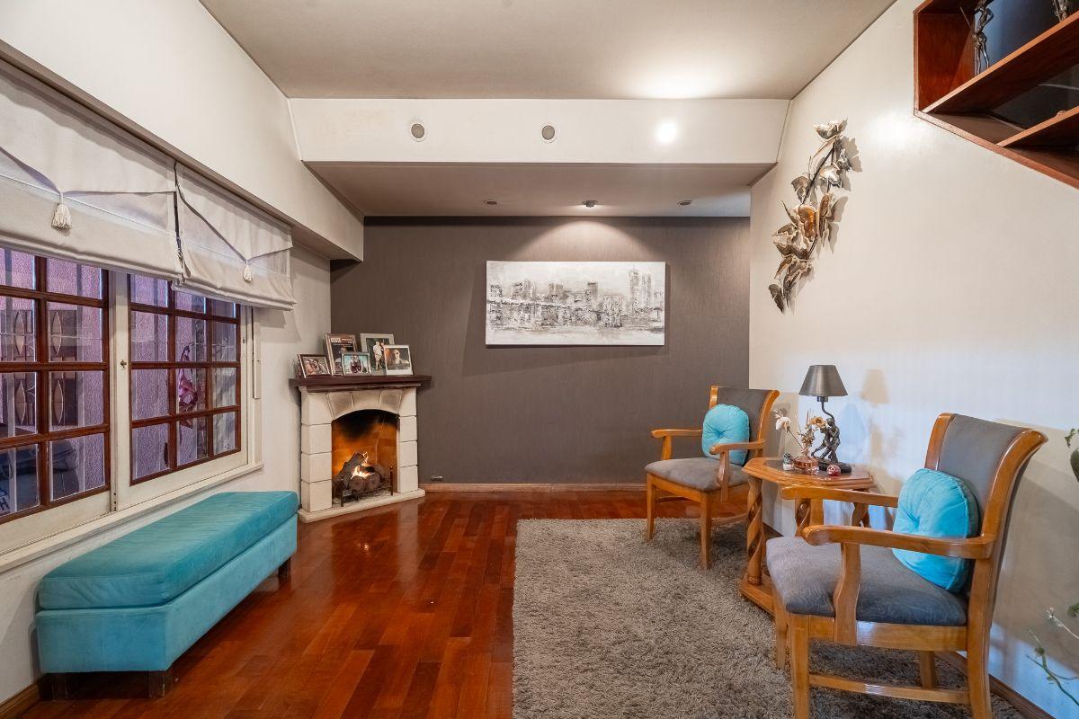 Foto de Casa en Venta en Liniers con terraza y cochera, imagen 1