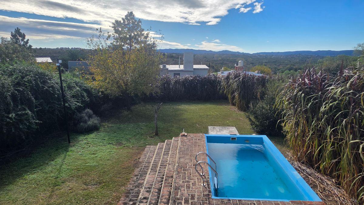 Casa en 2 Plantas Independientes - Pileta, Asador y Cochera - Ideal Inversión