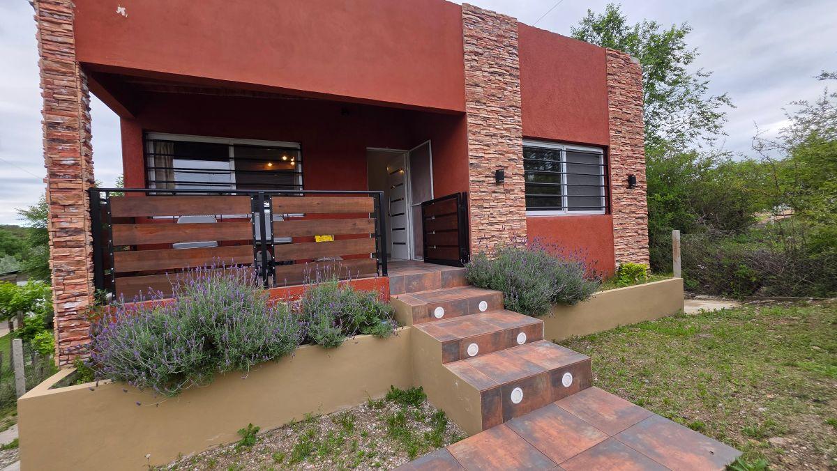 Foto de ¡OPORTUNIDAD ÚNICA EN CABALANGO! CASA PRINCIPAL + 2 MONOAMBIENTES, imagen 2