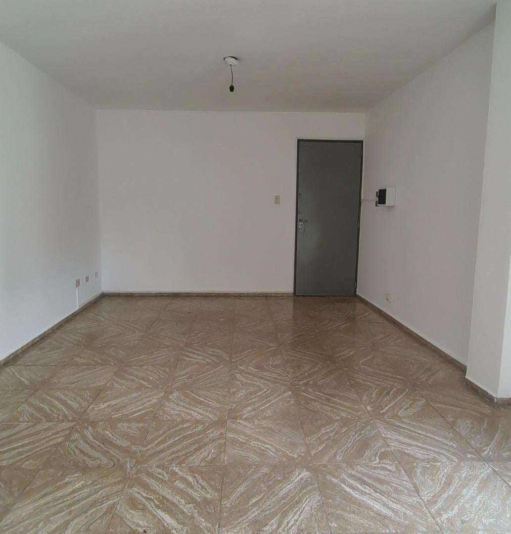 Foto de DEPARTAMENTO DE 2 DORMITORIOS CON COCHERA – SOBRE LA CAÑADA, imagen 2