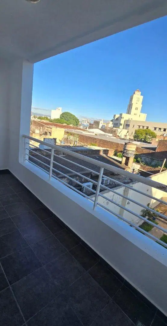 HERMOSO DEPTO DE UN DORMITORIO!! A MTS DE BV. CASTRO BARROS!! 2