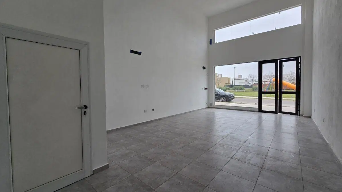LOCAL COMERCIAL, UBICACIÓN ESTRATÉGICA! 2