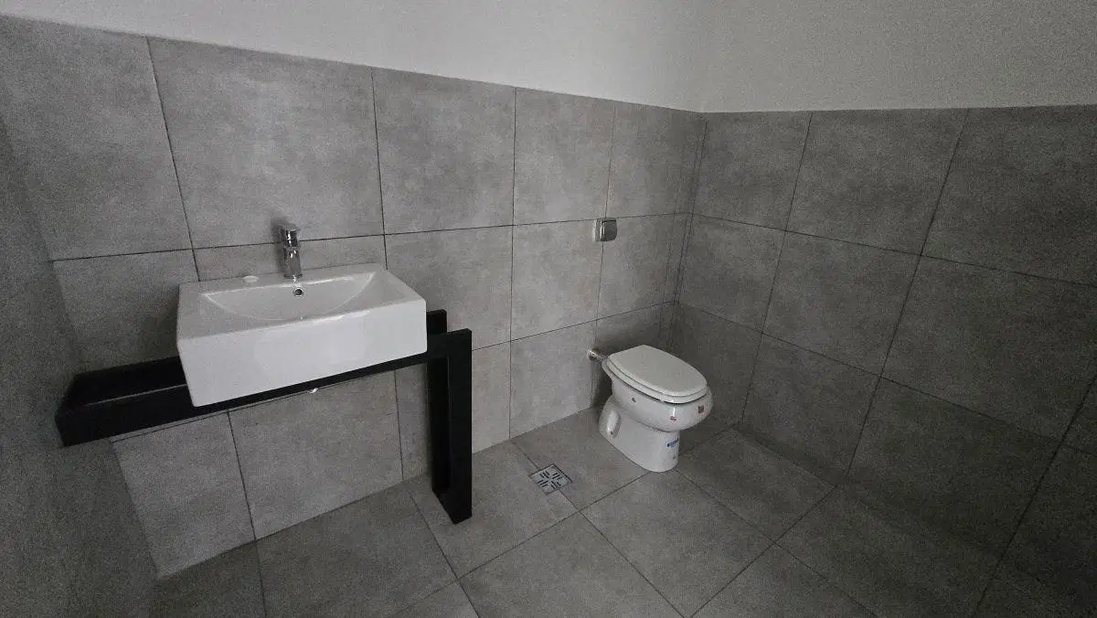 LOCAL COMERCIAL, UBICACIÓN ESTRATÉGICA! 4