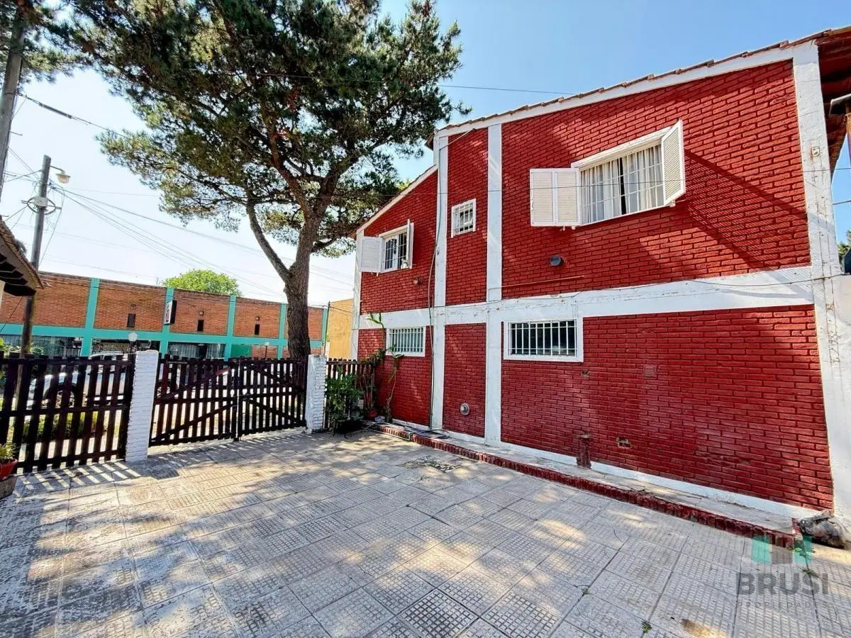¡Listo para disfrutar! Dúplex de 3 ambientes para vivir o invertir imperdible. 2