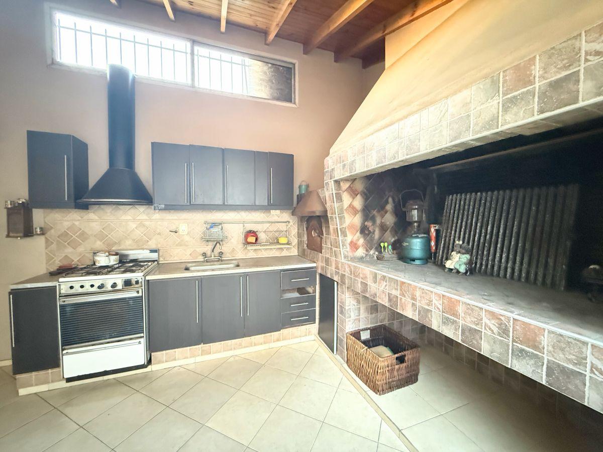 Foto de Casa cómoda, funcional y con una galeria hermosa para toda la familia!, imagen 2