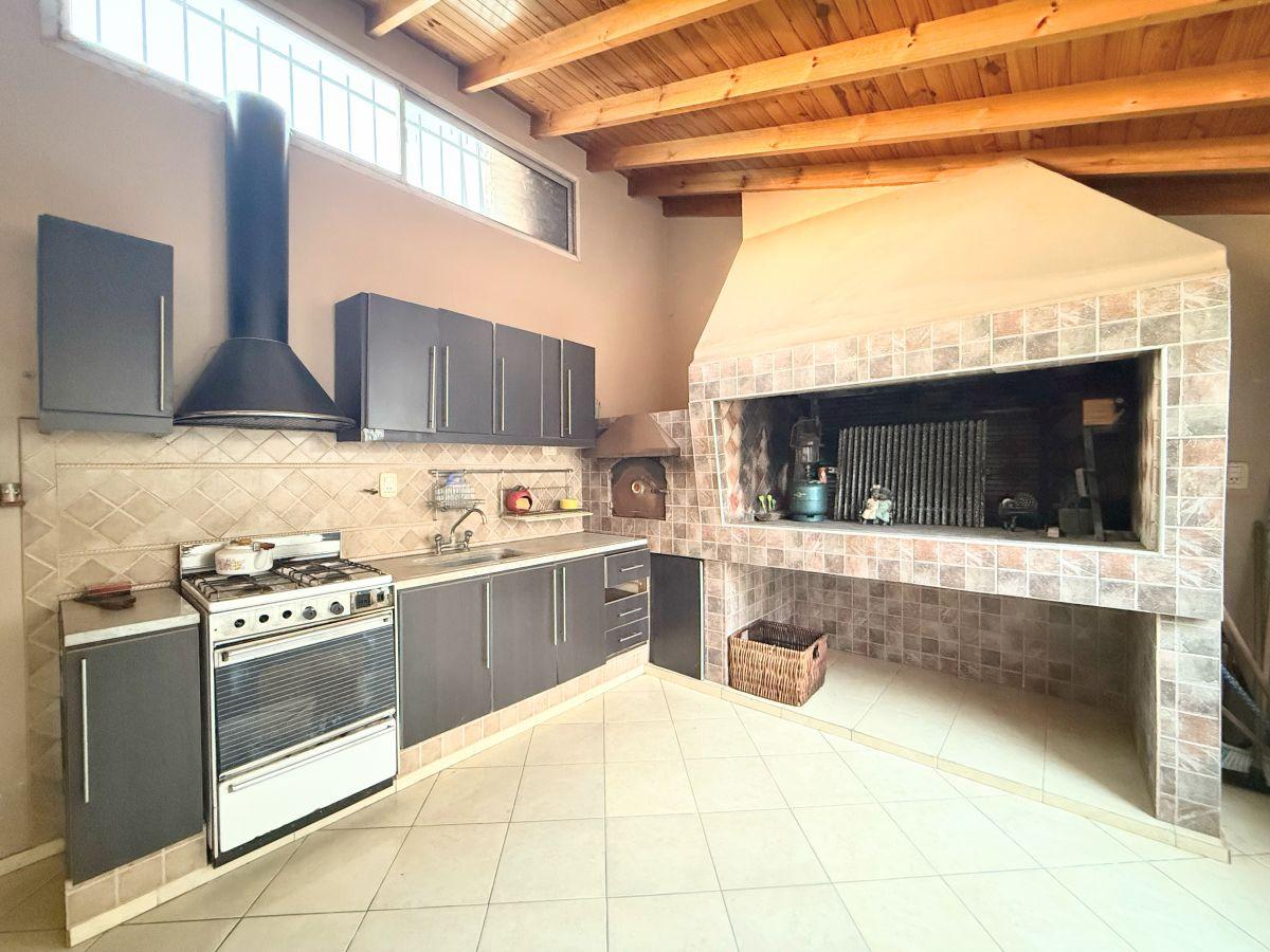 Foto de Casa cómoda, funcional y con una galeria hermosa para toda la familia!, imagen 1